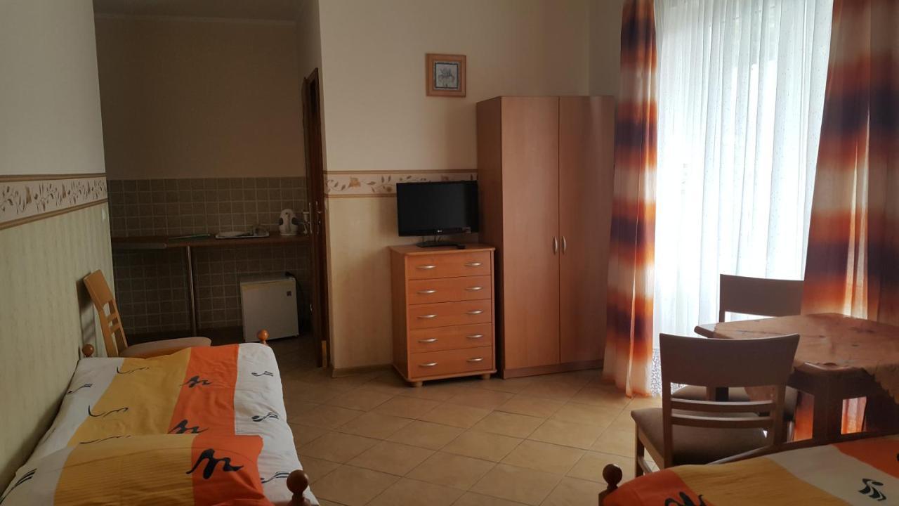 Feniks Homestay Leba